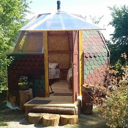 Dome Bungalow Niedras Kemping